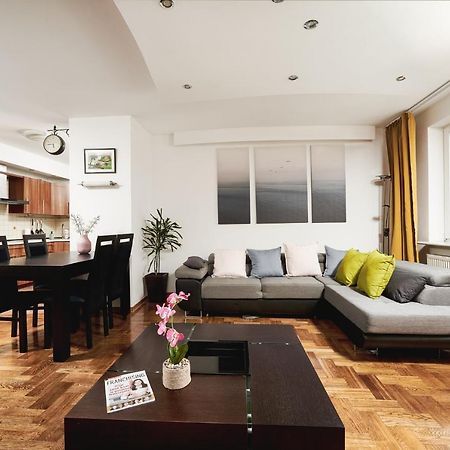 Lumina Spacious Apartment Near The Railway Station Varsó Kültér fotó