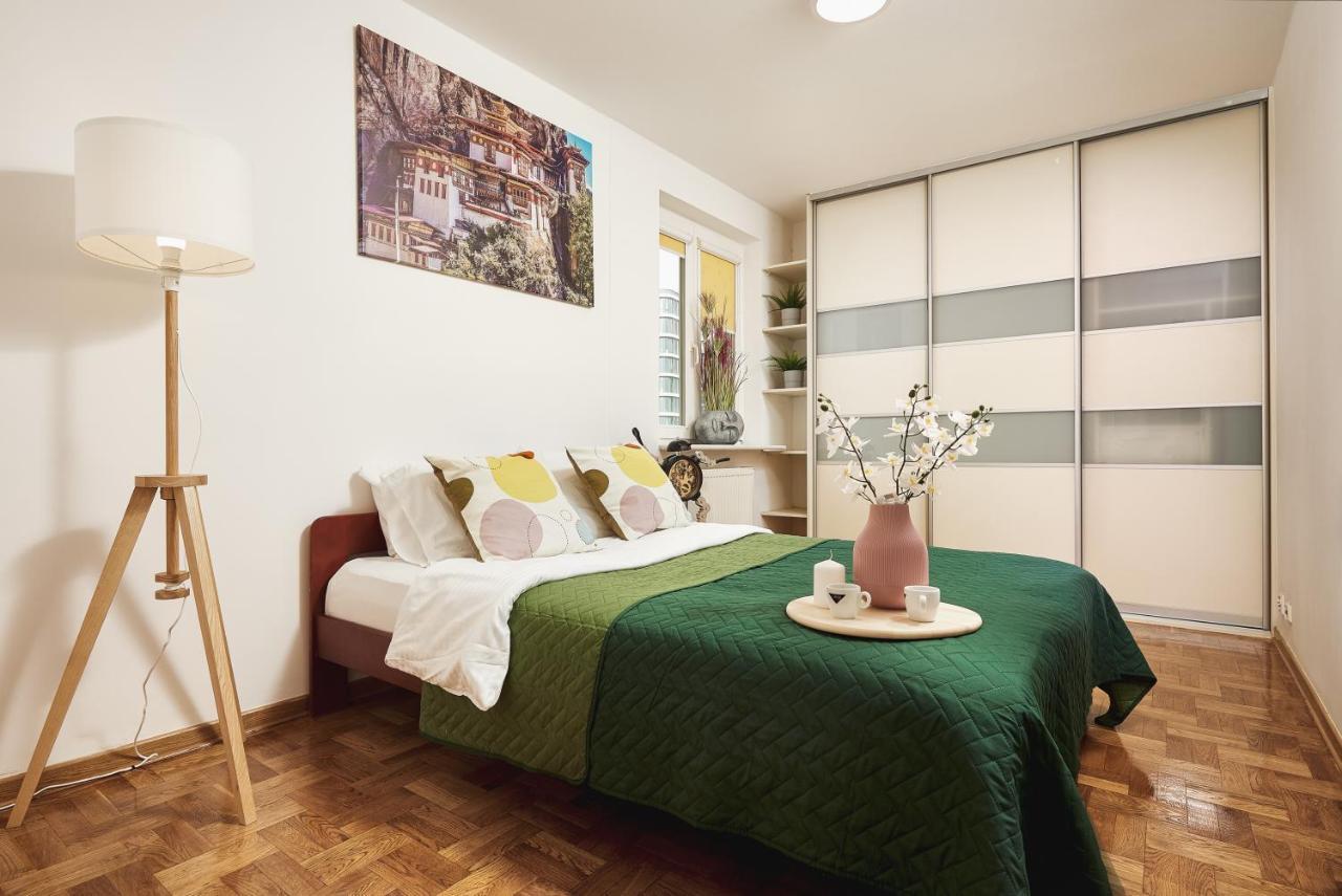 Lumina Spacious Apartment Near The Railway Station Varsó Kültér fotó