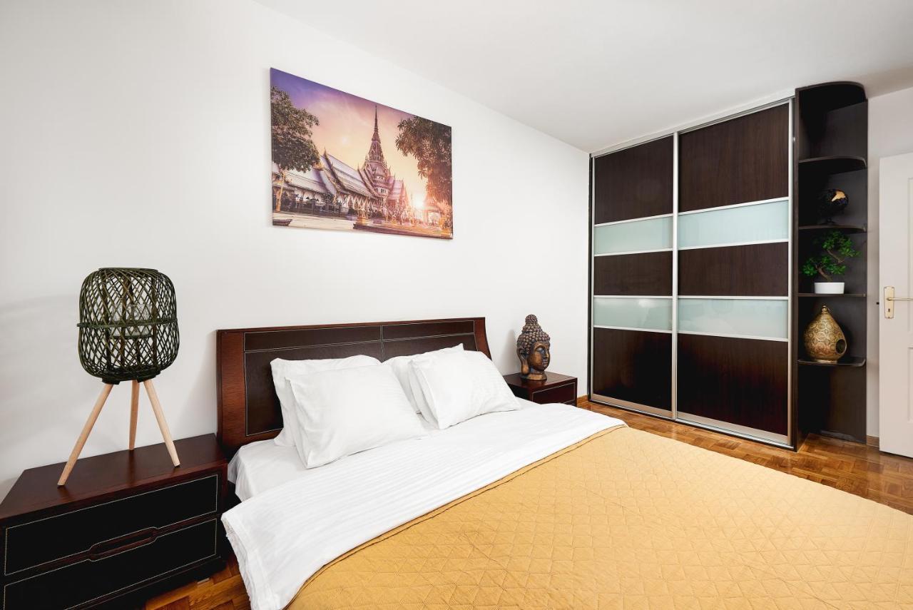 Lumina Spacious Apartment Near The Railway Station Varsó Kültér fotó