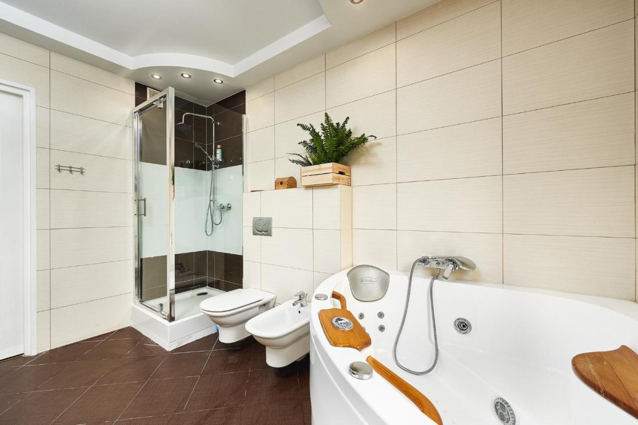 Lumina Spacious Apartment Near The Railway Station Varsó Kültér fotó