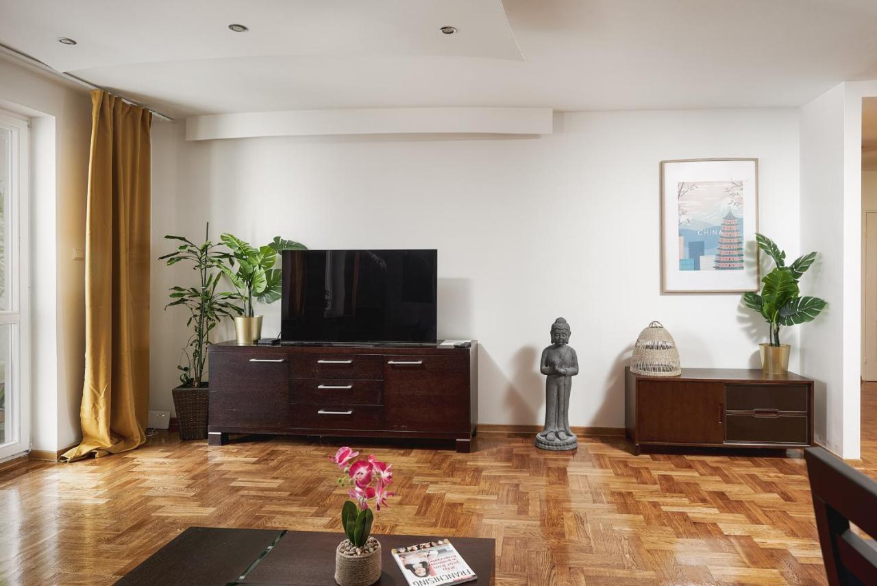 Lumina Spacious Apartment Near The Railway Station Varsó Kültér fotó